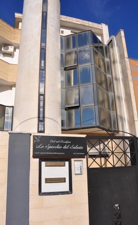 Lo Specchio Del Salento Panzió Lecce Kültér fotó