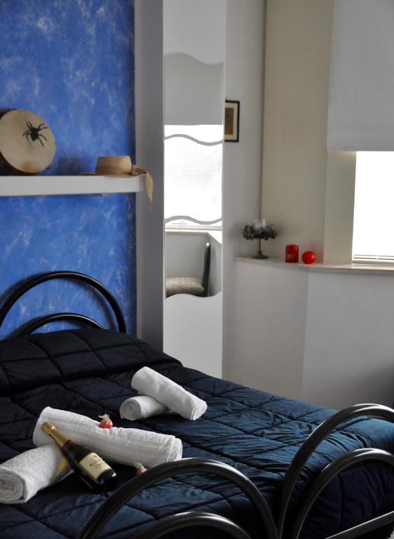 Lo Specchio Del Salento Panzió Lecce Kültér fotó